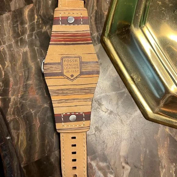 Barely worn men’s Fossil Watch.  In excellent condition. - Picture 6 of 7